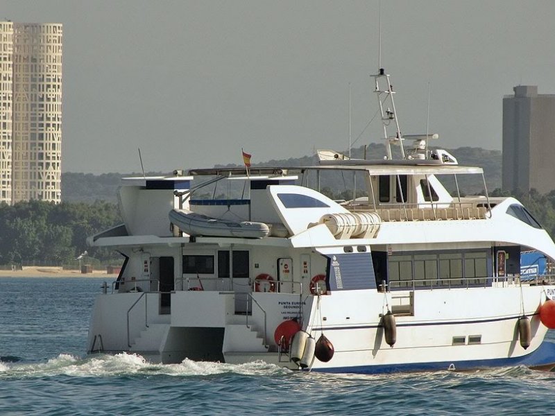 Catamarán a Motor | sailingbcn
