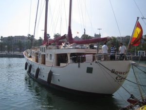 Renting of Classic Luxury Yacht in Barcelona | Sailing BCN